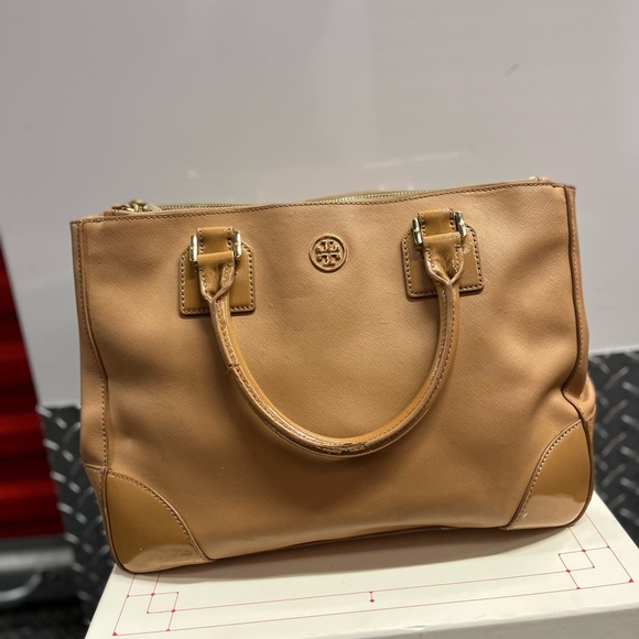 TORY BURCH Robinson Beige Saffiano Leather Large Satchel Shoulder Bag - Picture 3 of 12